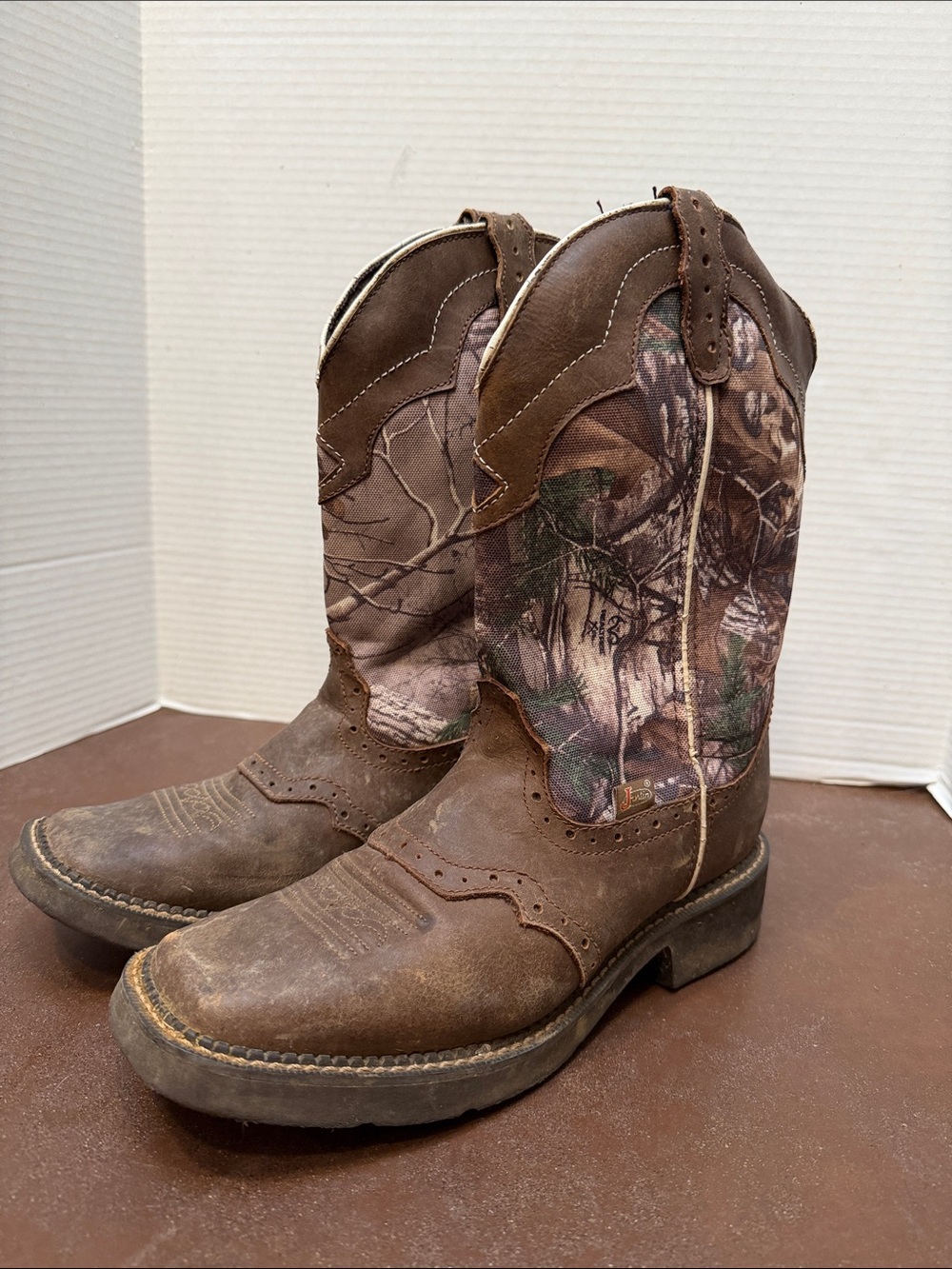 Justin Gypsy square toe Camo western boots sz 9